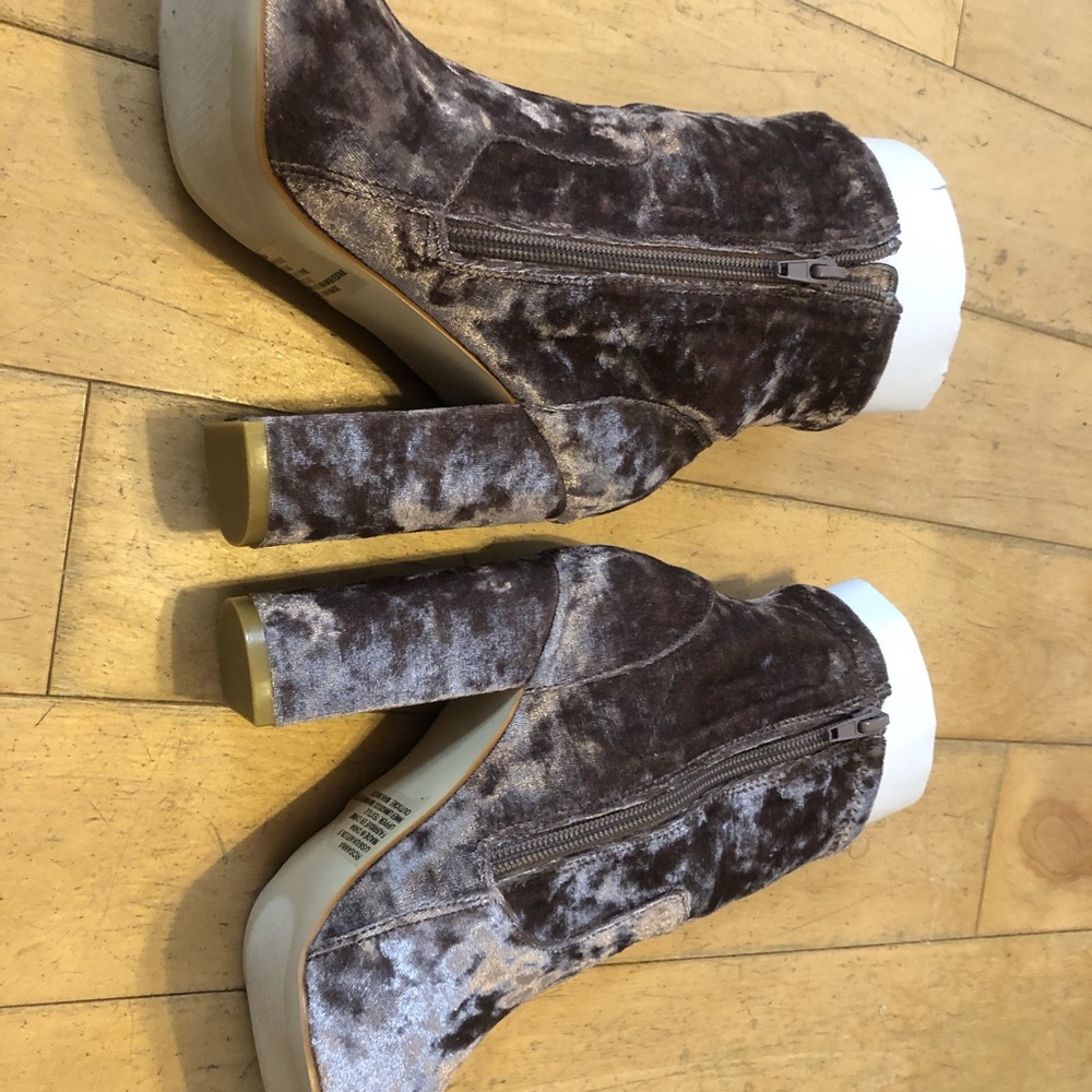 Velvet booties - Picture 5 of 8